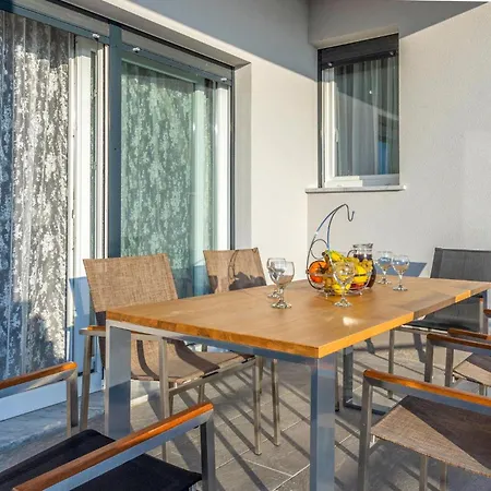 Awesome In With Kitchen Ferienhaus Jesenice (Split-Dalmatia)