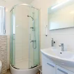 Casa de Férias Three-bedroom In Jesenice (Split-Dalmatia)