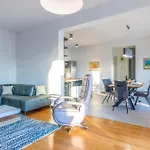 Three-bedroom In * Jesenice (Split-Dalmatia)