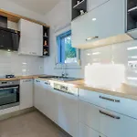 Casa de Férias Three-bedroom In Jesenice (Split-Dalmatia)