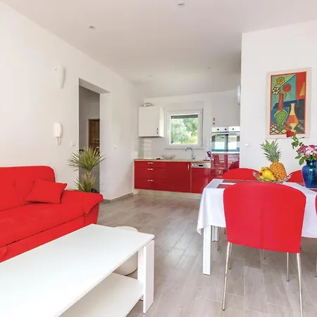 Three-bedroom In * جيسينتسي