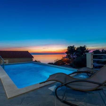 Three-bedroom In Jesenice (Split-Dalmatia)