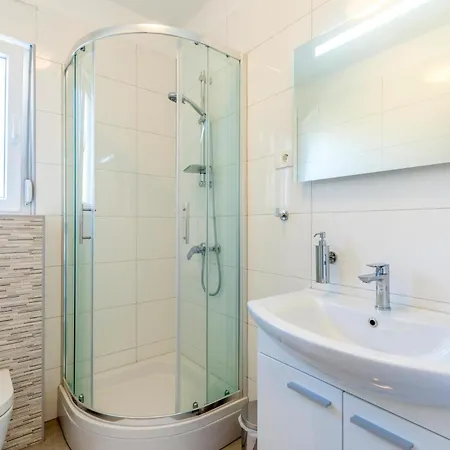 بيت للعطل Three-bedroom In جيسينتسي