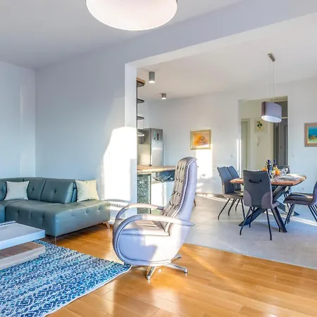 Three-bedroom In * جيسينتسي