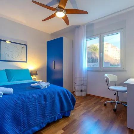 Three-bedroom In بيت للعطل