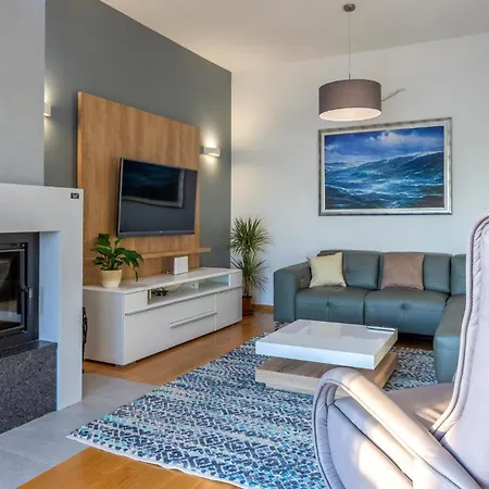 بيت للعطل Three-bedroom In *