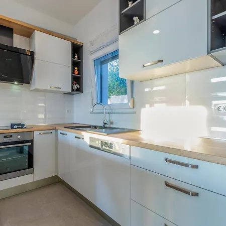 بيت للعطل Three-bedroom In جيسينتسي