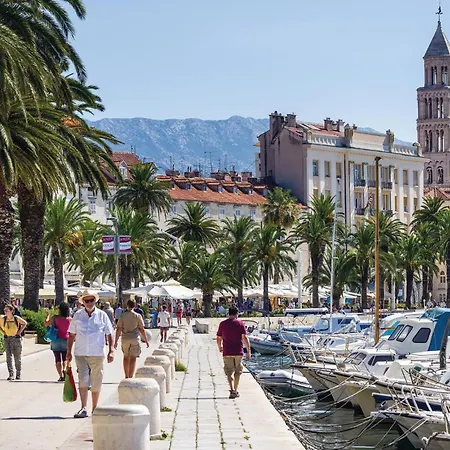 Three-bedroom In Prázdninový dům Jesenice (Split-Dalmatia)